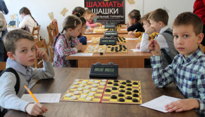 С 18 по 25 апреля в Брянске проводилось первенство Центрального федерального округа и Северо-Западного федерального округа по стоклеточным шашкам среди юношей и девушек до 14 лет, мальчиков и девочек до 11 лет и до 9 лет
